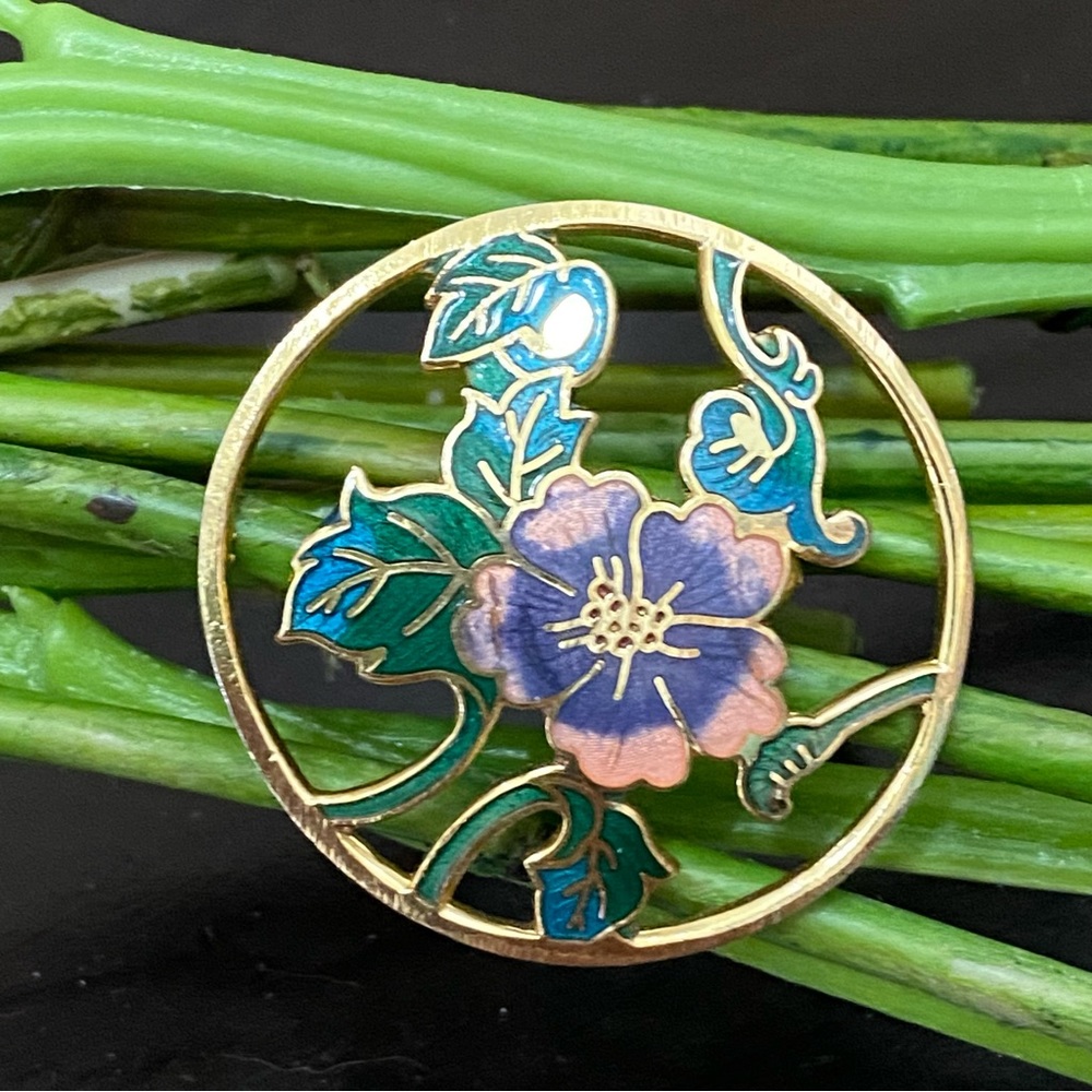 Unsigned Gold-tone Hibiscus Flower Enamel Round Brooch